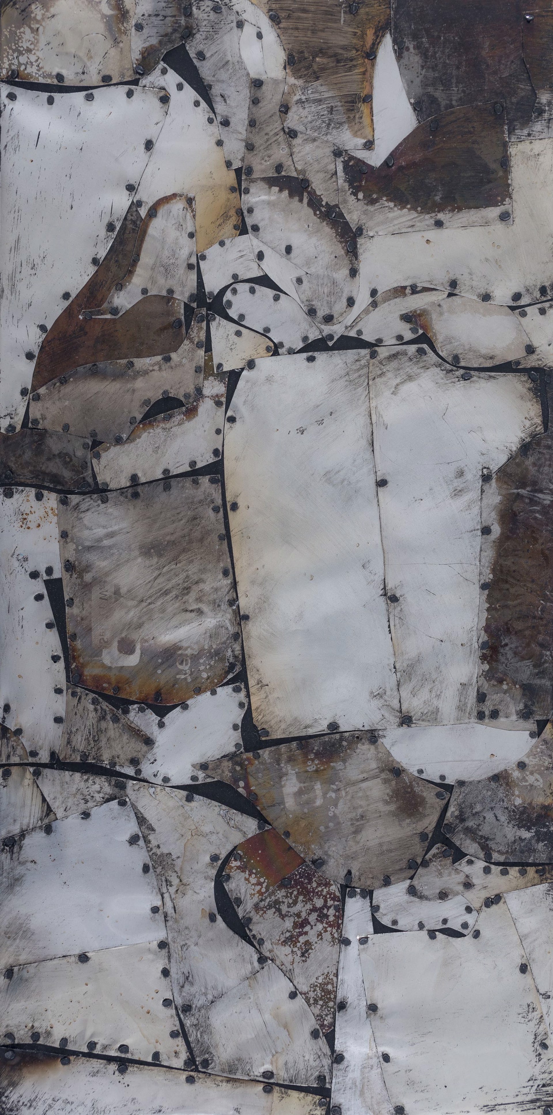 A piece of metal that is covered in rust and rusting paint.