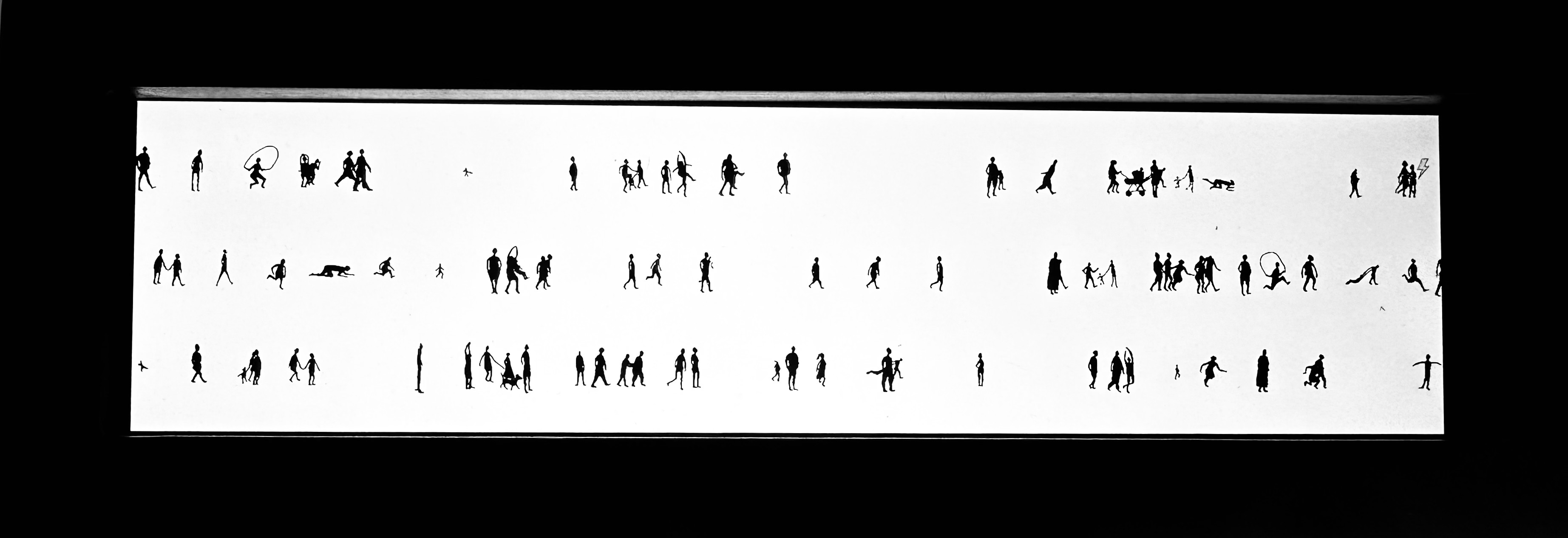 A computer screen with a bunch of people on it.