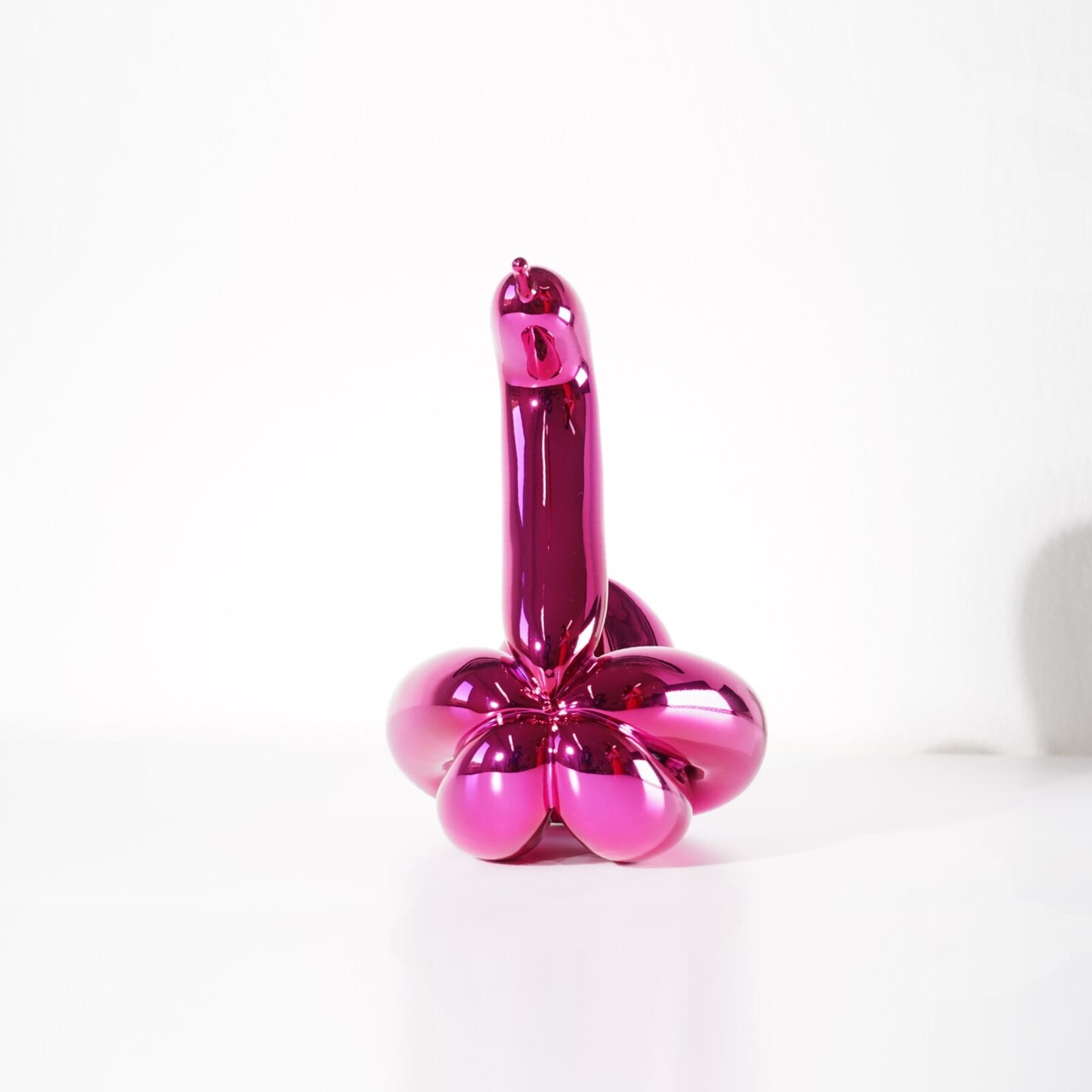 Artwork by Jeff Koons, Balloon Swan (Magenta), Made of Limoges porcelain with chromatic coating 