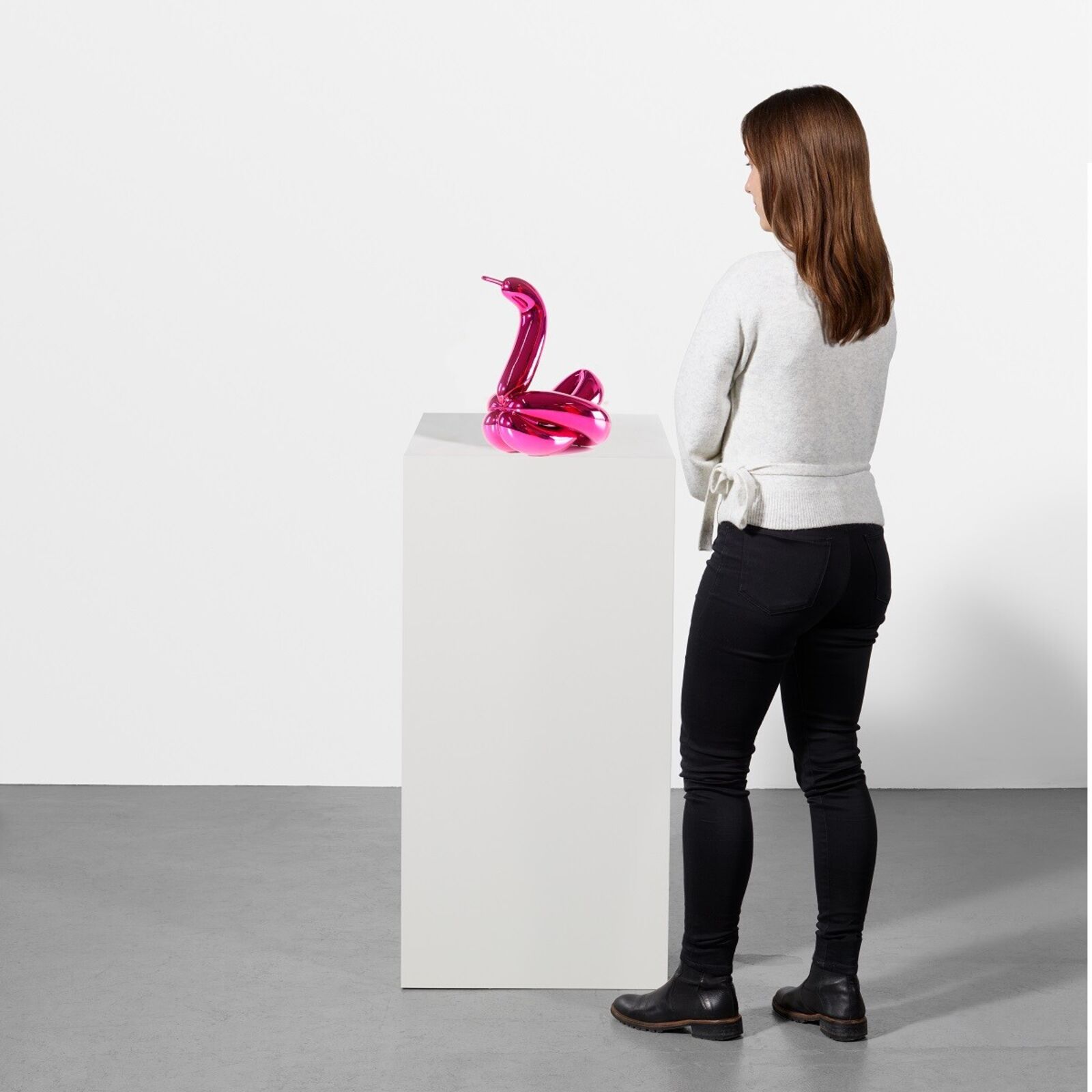 Artwork by Jeff Koons, Balloon Swan (Magenta), Made of Limoges porcelain with chromatic coating 