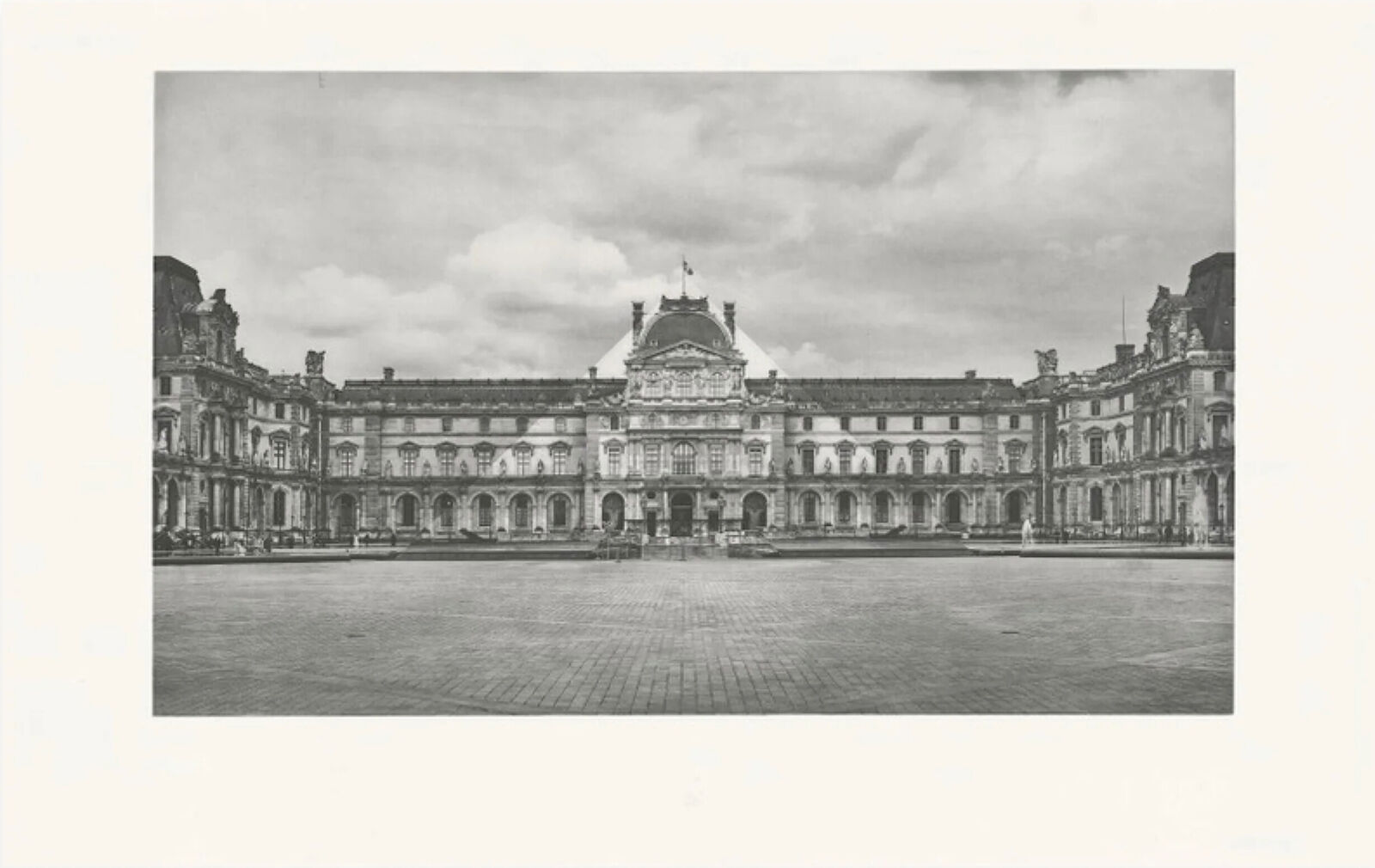 Le Louvre revu par JR, (photo héliogravure noir et blanc) by JR, 2016