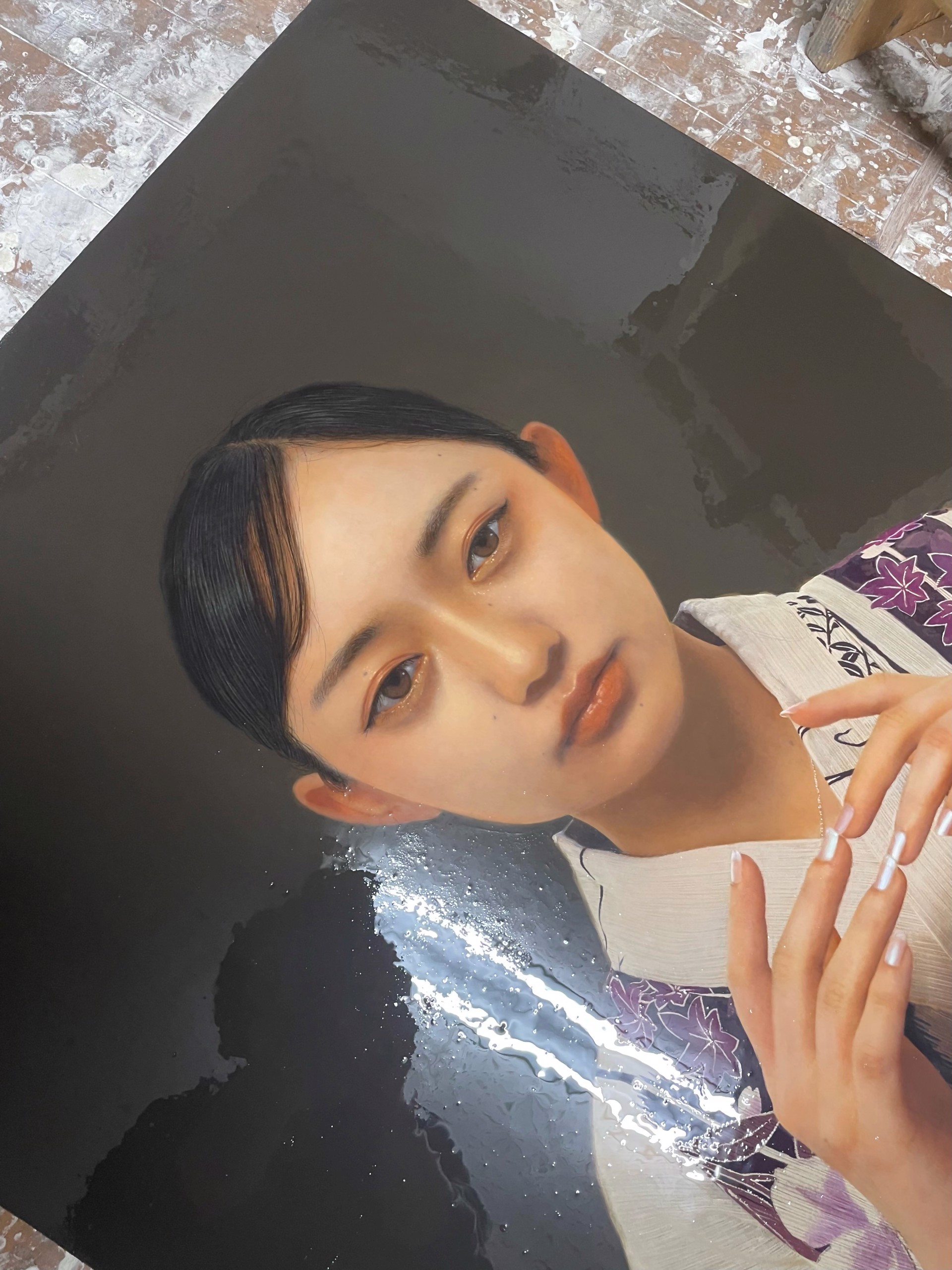 A painting of a woman in a kimono holding her hands together.