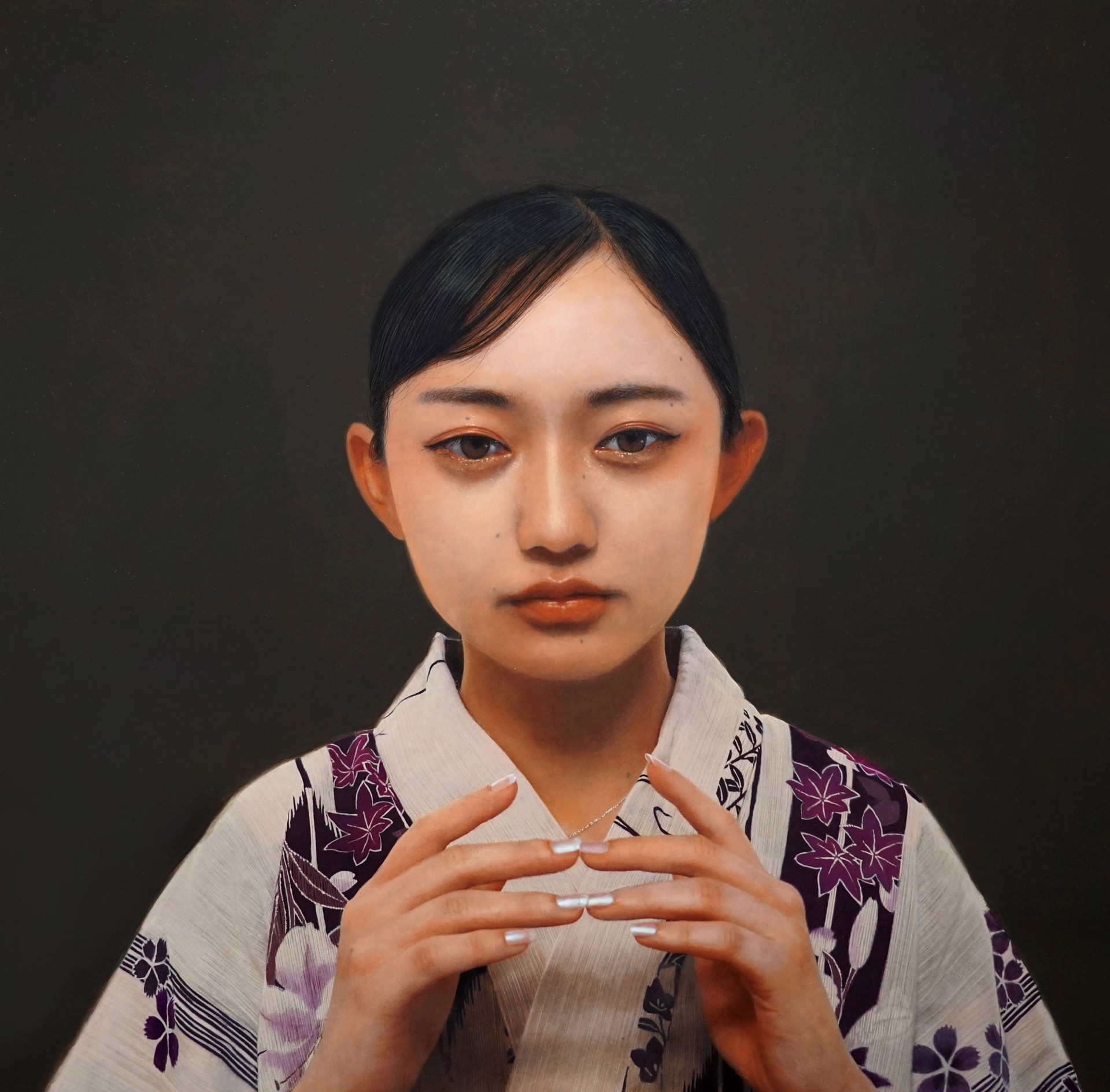 A painting of a woman in a kimono holding her hands together.