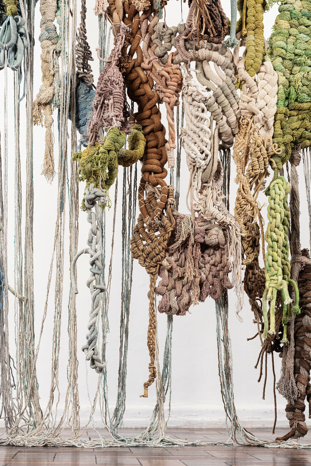 Artwork by Laura Lima, Irapuru, Made of Raw cotton threads dyed by natural pigments and wire 