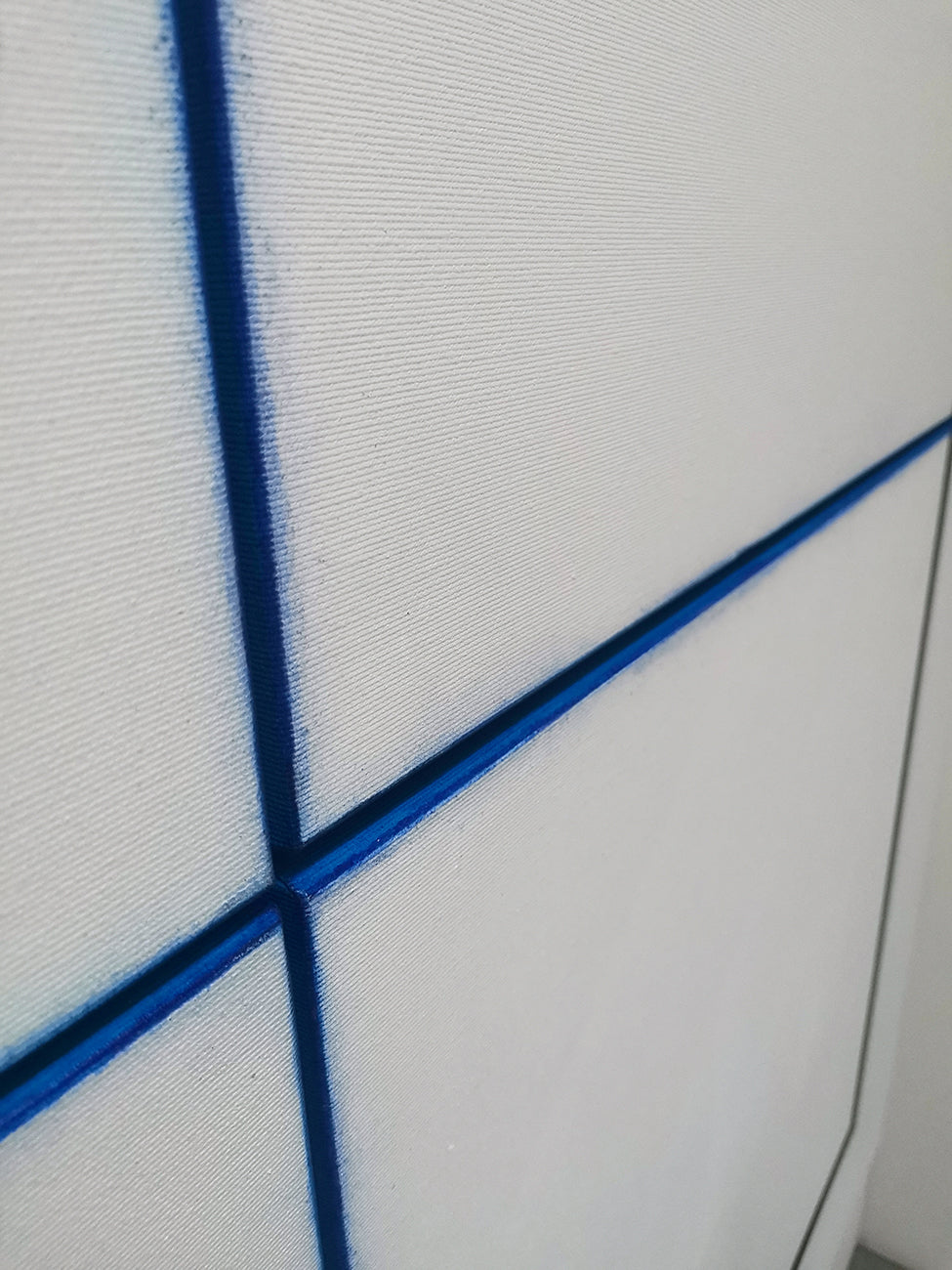A square with a blue line in the middle of it.