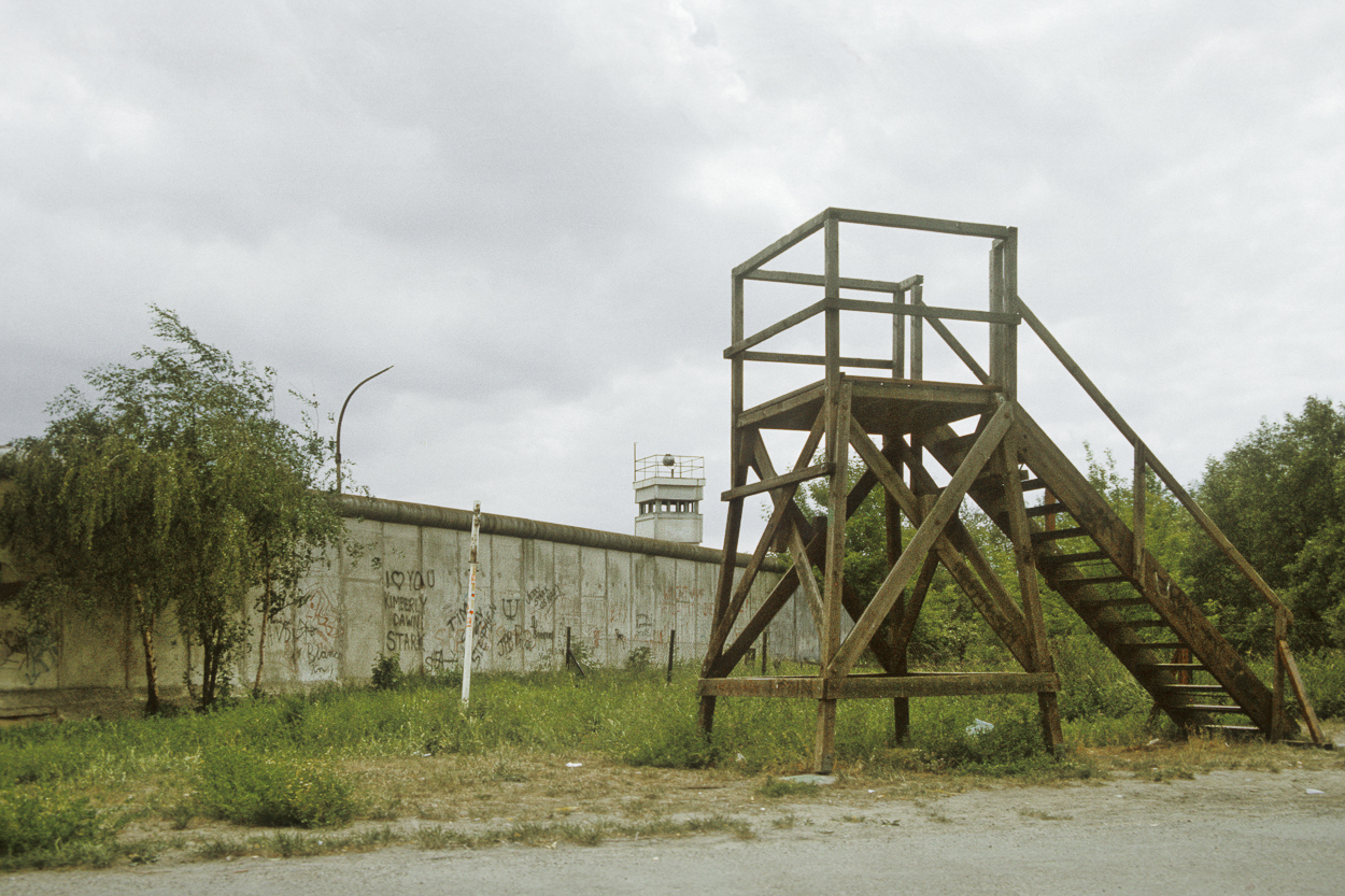 A wooden structure sitting in the middle of a field.