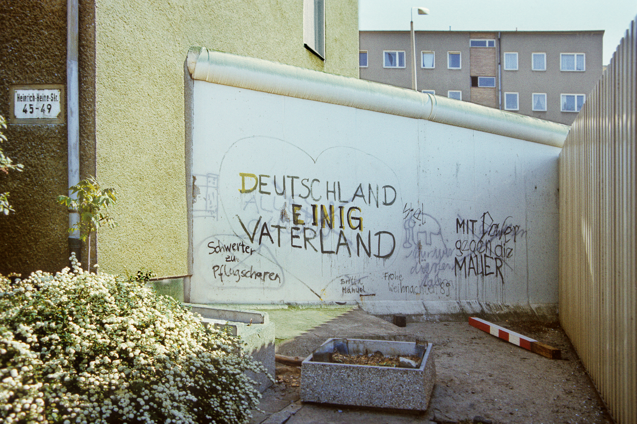 A wall with graffiti on it that says Deutschland is in the waterland.