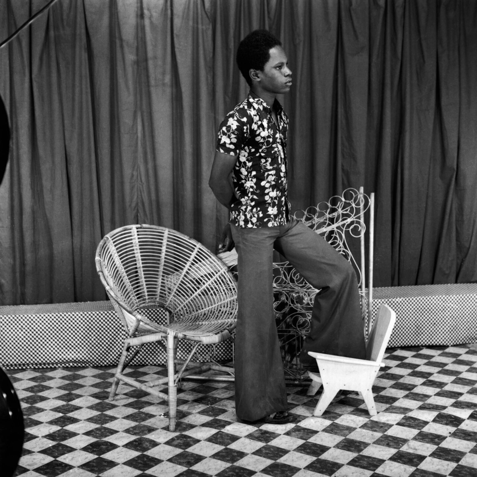 Artwork by Samuel Fosso, Autoportrait SM36, Made of Gelatin silver 