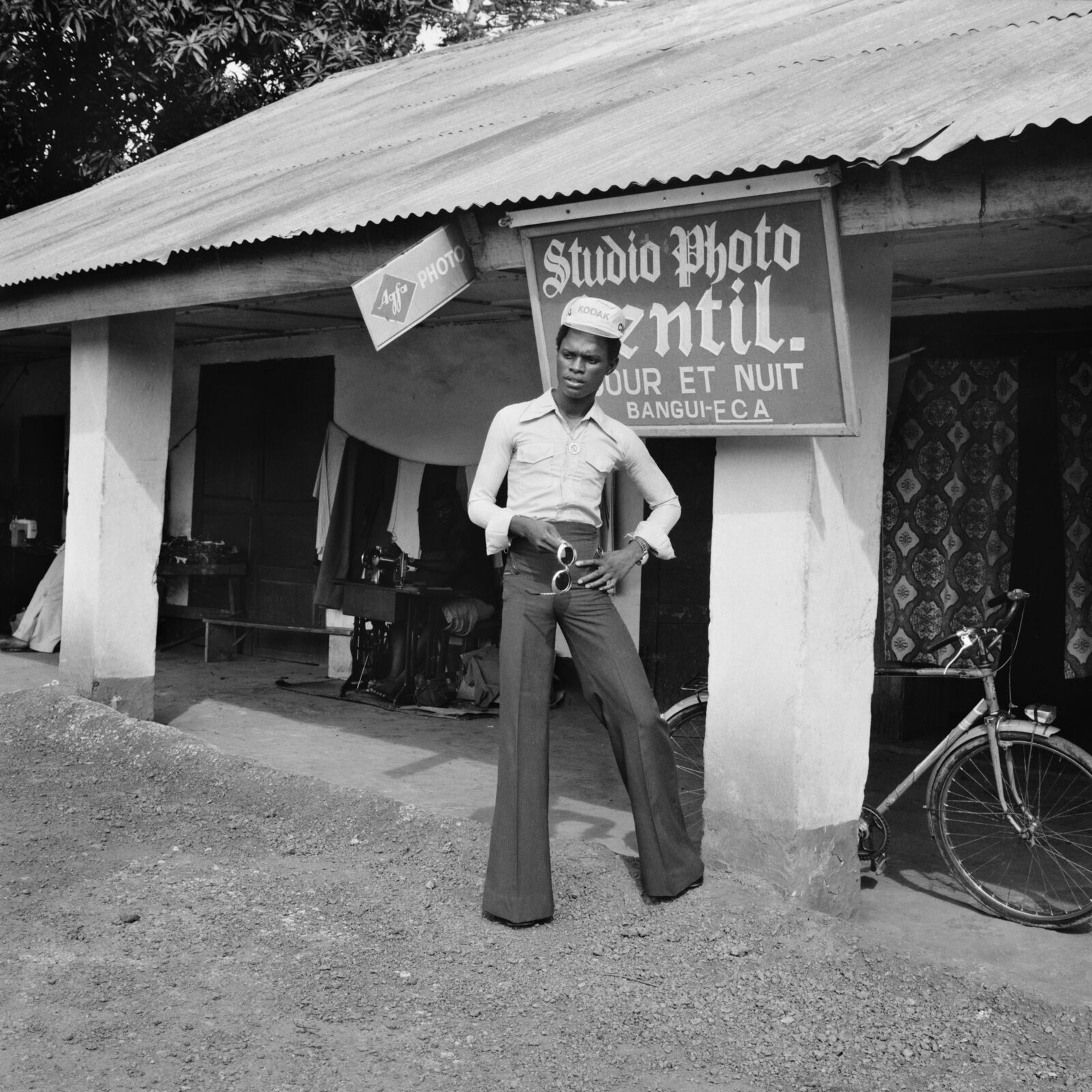 Autoportrait SM47 by Samuel Fosso, 1975-1978