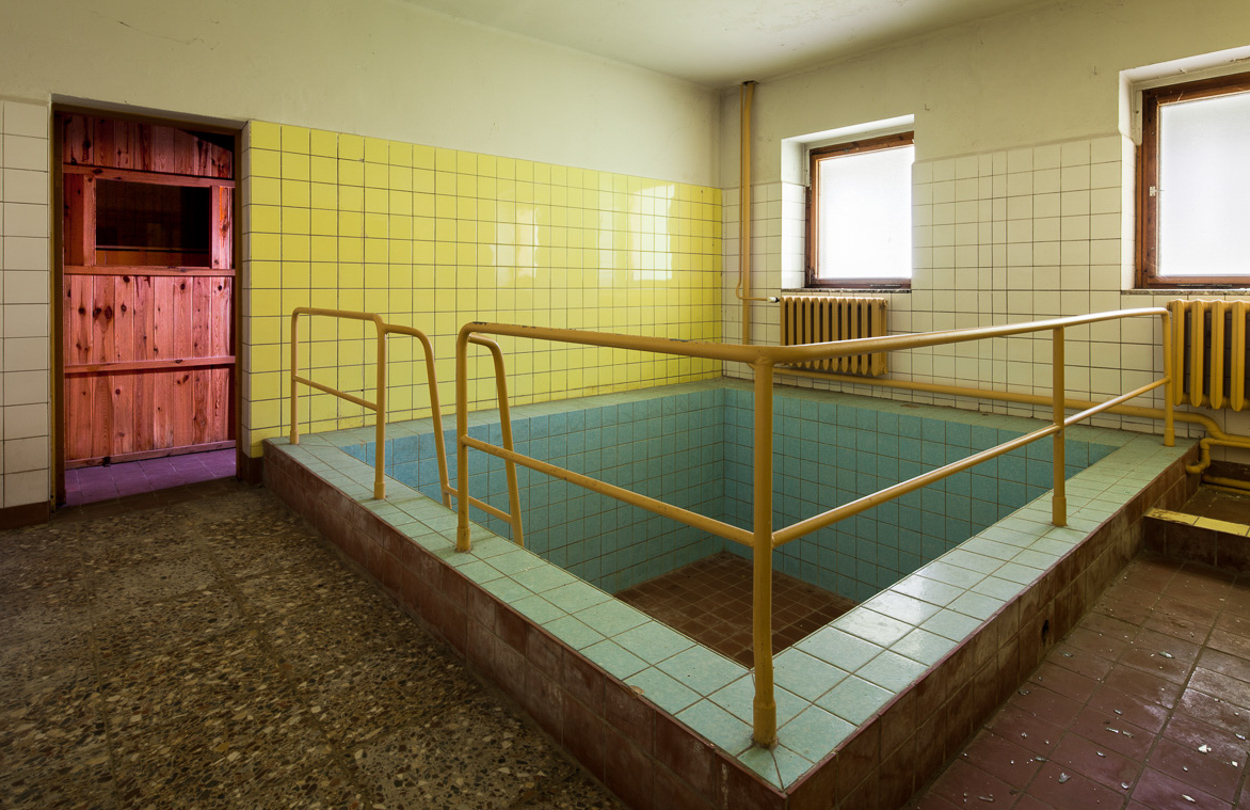 Sauna in former GDR elite SED Party Training Centre by Thomas Kemnitz, 2020