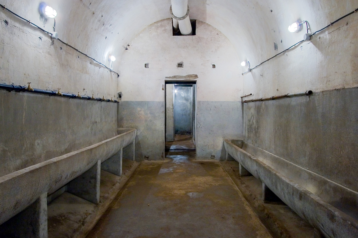 Washroom – Fort Michelsberg by Thomas Kemnitz, 2006