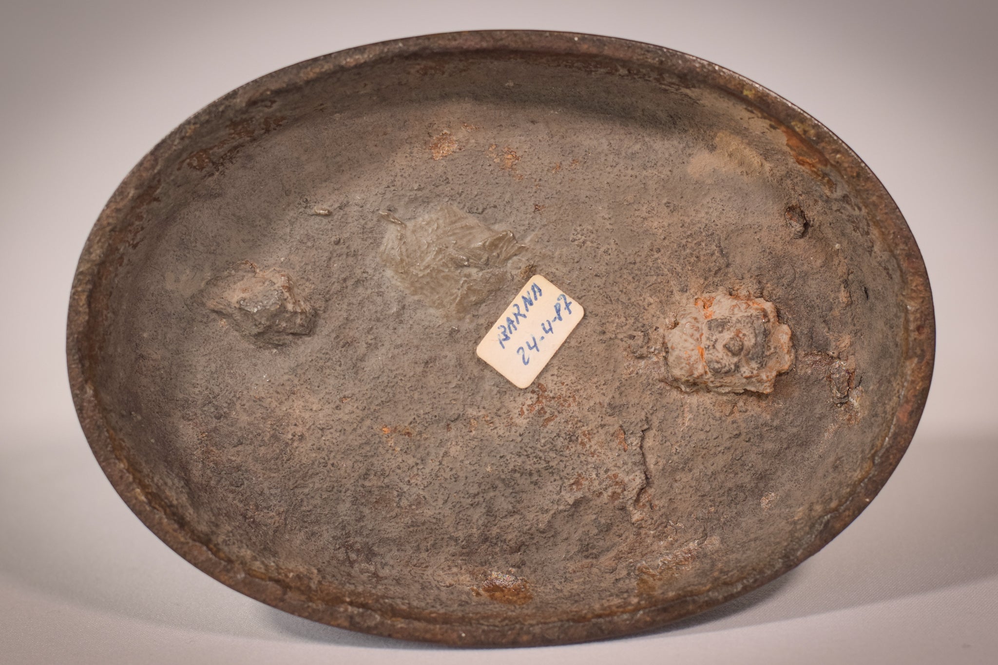 A bronze statue of two wrestlers wrestling on a metal base.