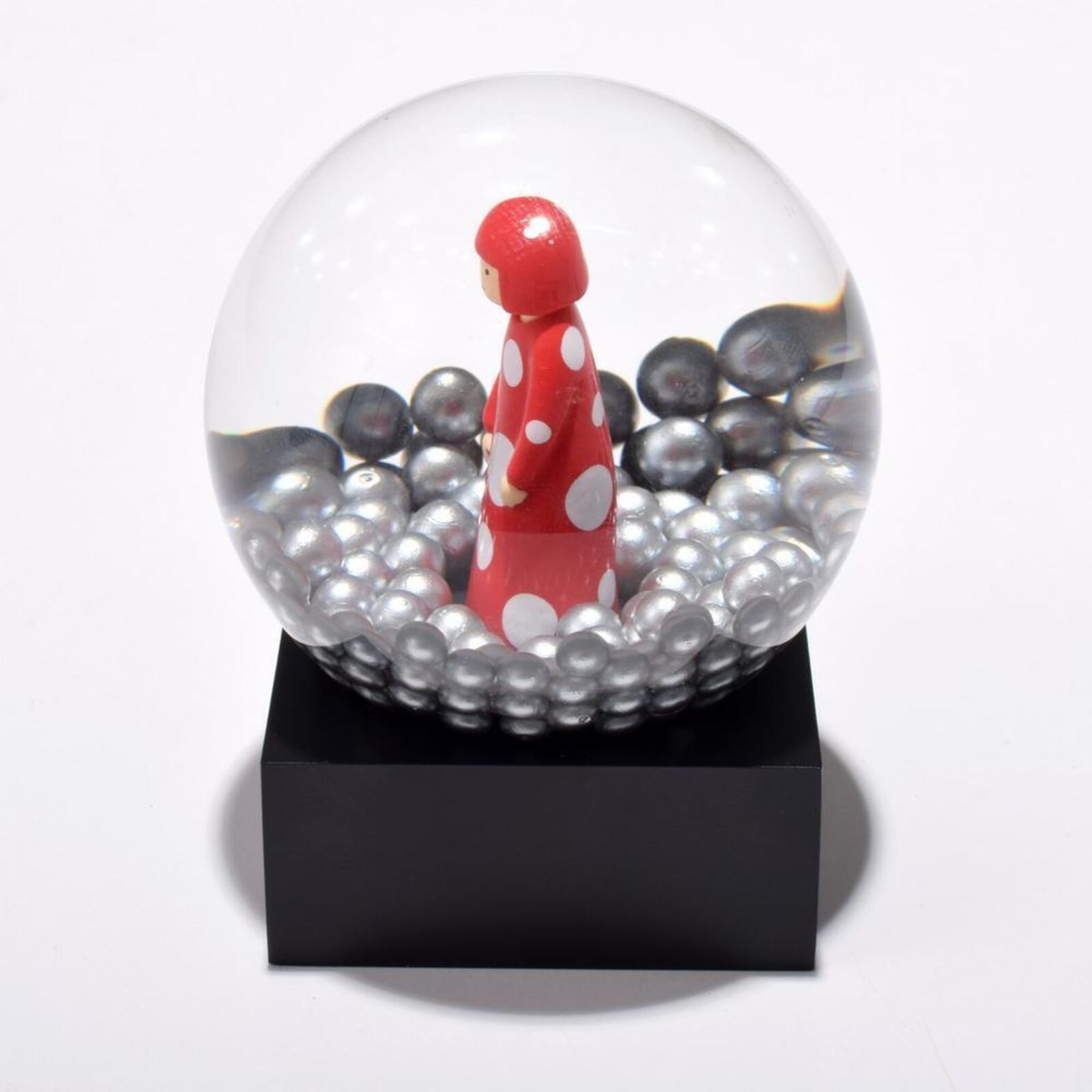 Artwork by Yayoi Kusama, Snow Globe (Narcissus Garden), Made of Glass, Polyresin and Water 
